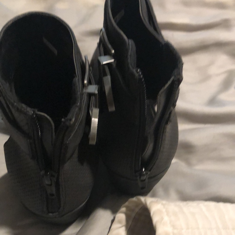 American Eagle Outfitters Black Ankle Booties - Picture 6 of 13